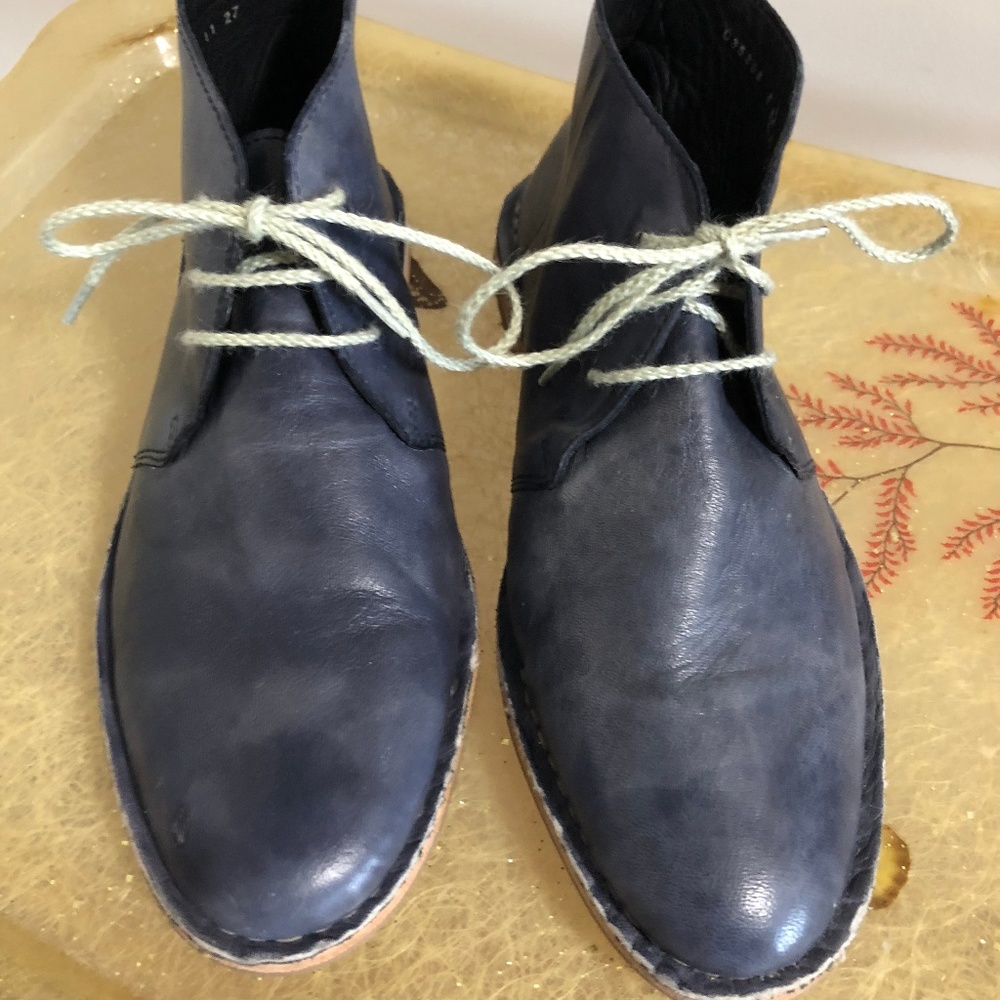 Cole Haan blue leather chukka lace up shoes